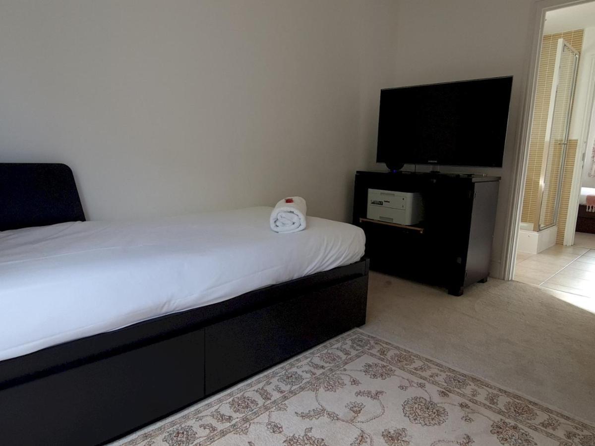 Pass The Keys Well Located Modern 5 Bedroom House Birmingham Luaran gambar